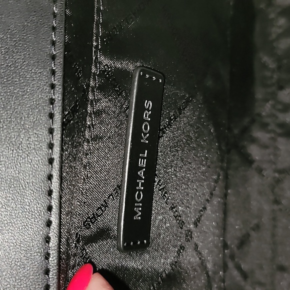 Michael Kors Whitney Shoulder/Crossbody - Picture 4 of 9